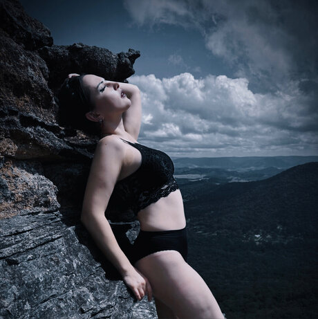 Vintage Lover hot actress img