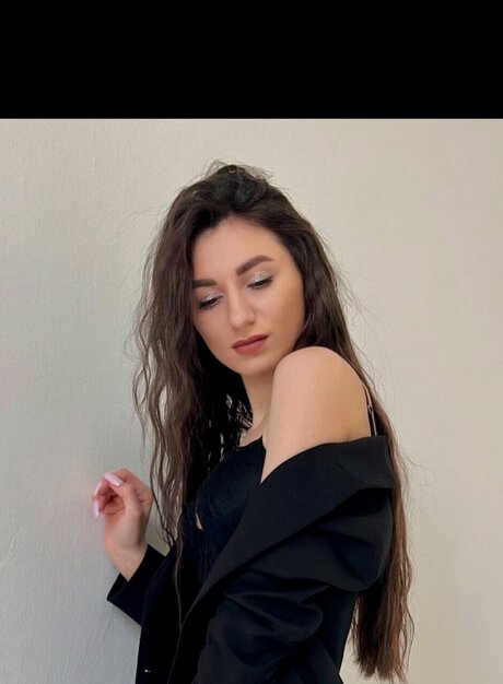 Emilia Evans sex model pics