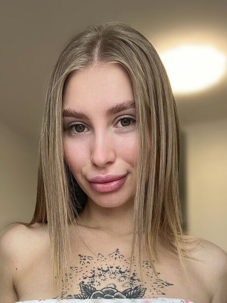 Vixie_ model exclusive image