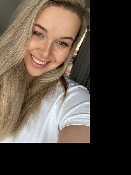 Nikky Dream model hd photos