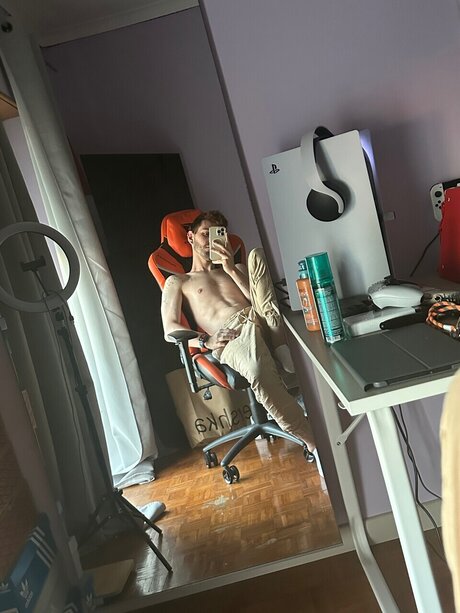 A Nunes_ model adult picture