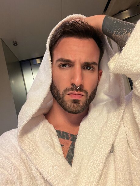 Reuven Wolf star hot picture