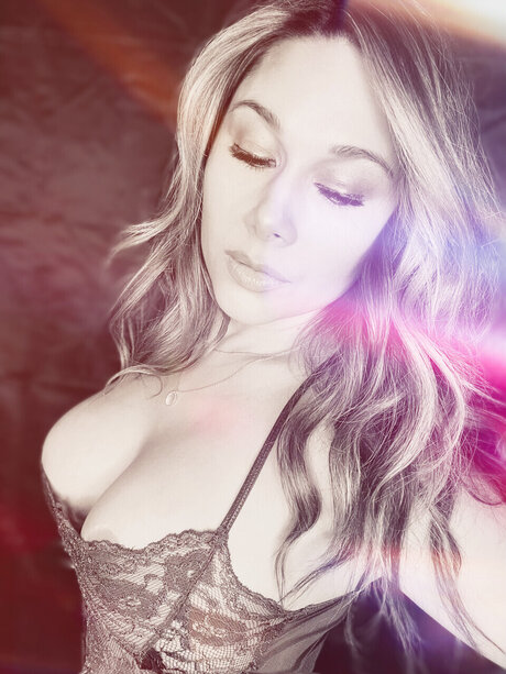 Cinnabuns star erotic image