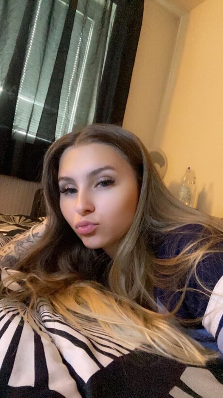 Rae_ model nice photo