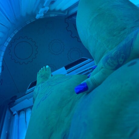 Blue Pressure model naked img