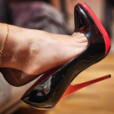 nylonheelsqueen adult model photos