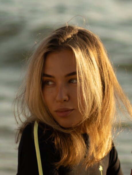 Dania Lou free actress photos