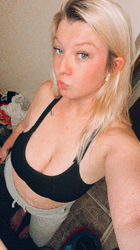 Aliyah Harbison pornstar exclusive pictures