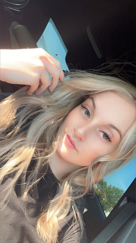 Emily Paige star pretty photos