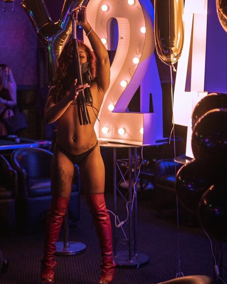 YAZ YEEZY_ star perfect picture