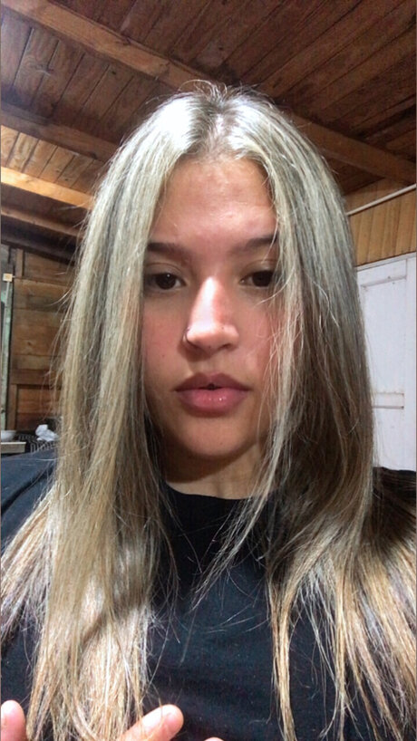 Mari green curvy_ art model image