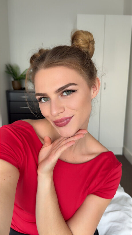 Backpackergirl porn model image