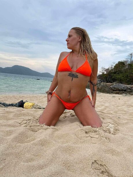 FiveFootBlonde top pornstar photos