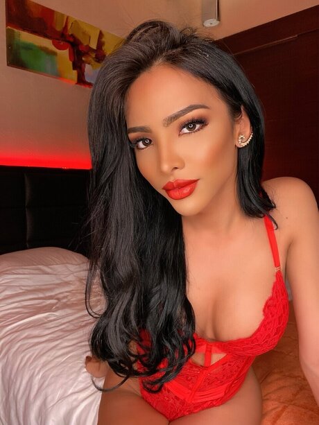 CaraSins naked actress gallery