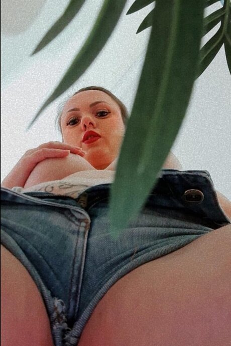 Doce Hot erotic model photo