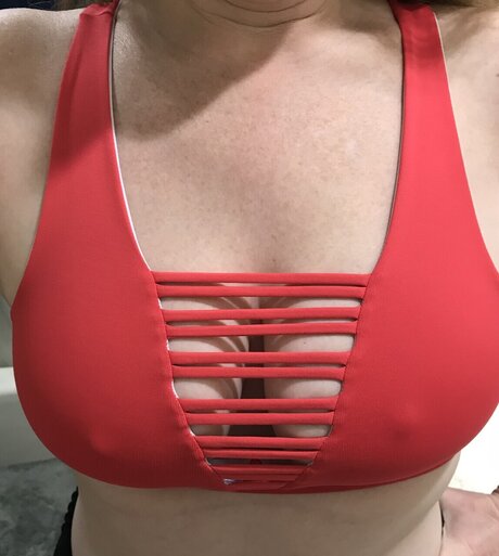 RedHair PinkNips star hot photos