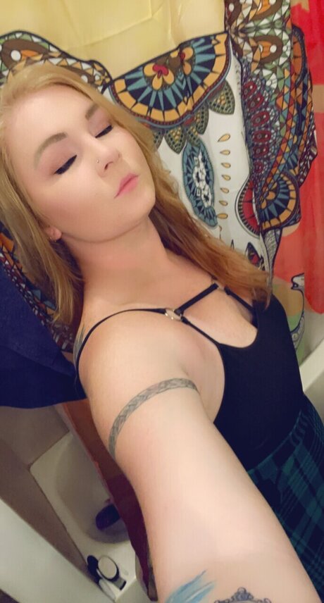 Mae Stiles pornographic model photos