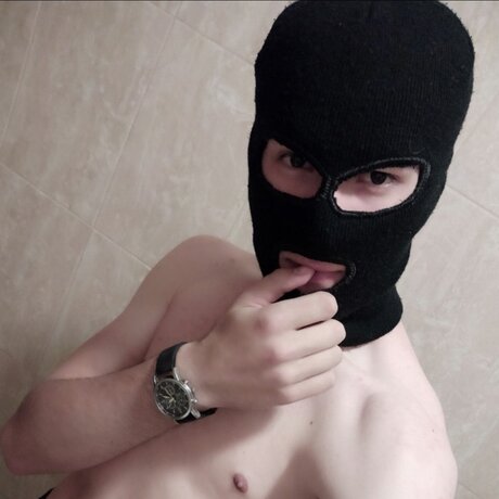 Hidden Max model hd photo