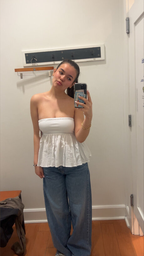 Venus Brennan model naked image