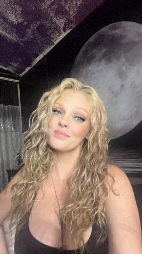 Reagan model perfect photos