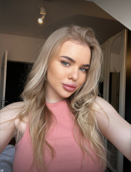 Blondy Baby_ beautiful actress image