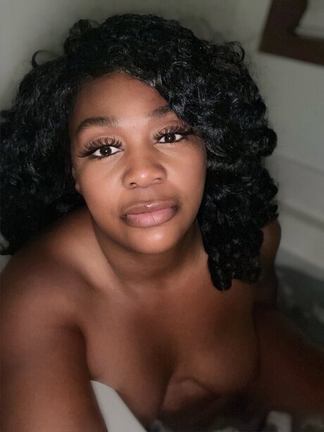 Goat5000 nude model picture