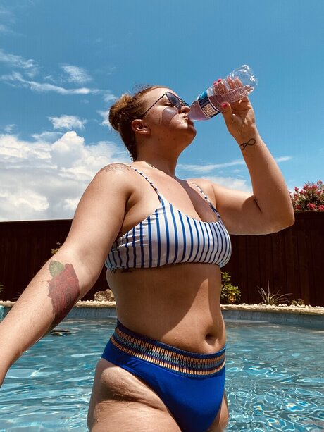 co_ model naked pictures