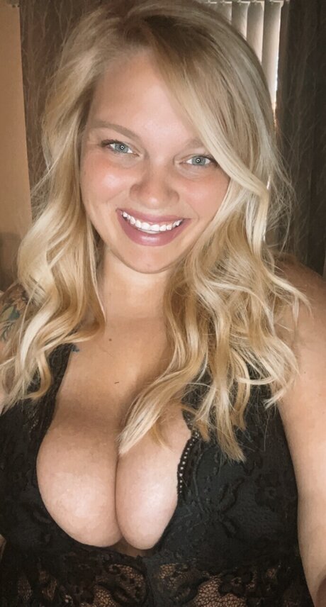 Lindsay Johnson top model pic