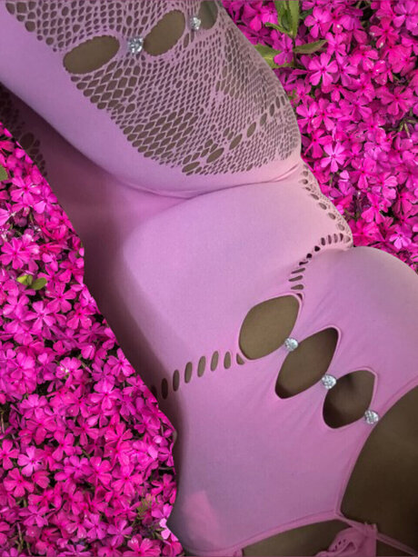 Baddiewithyams erotic model picture