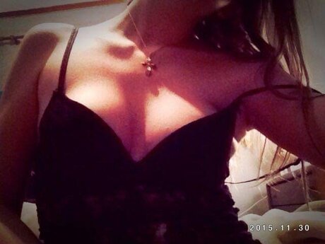 MICHAELA BOND model naked images