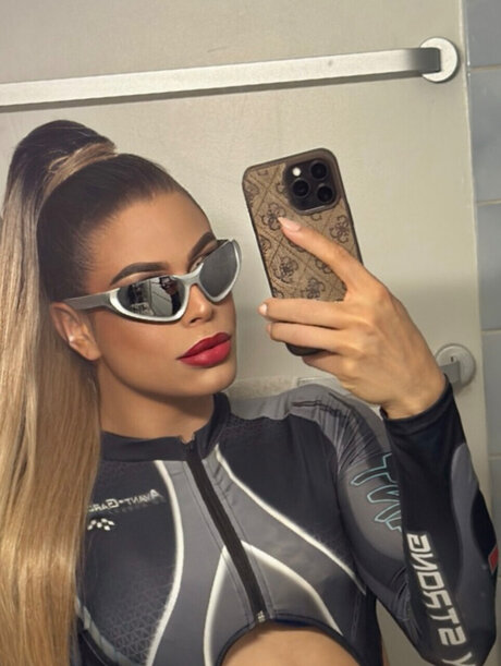 Emilly Dias sexy star galleries