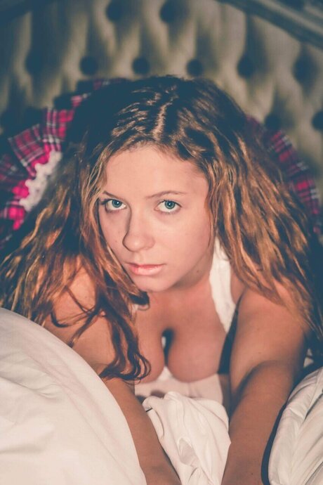 Dat Short Chik free star galleries