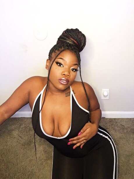 Venus Juice queen erotic pornstar pic