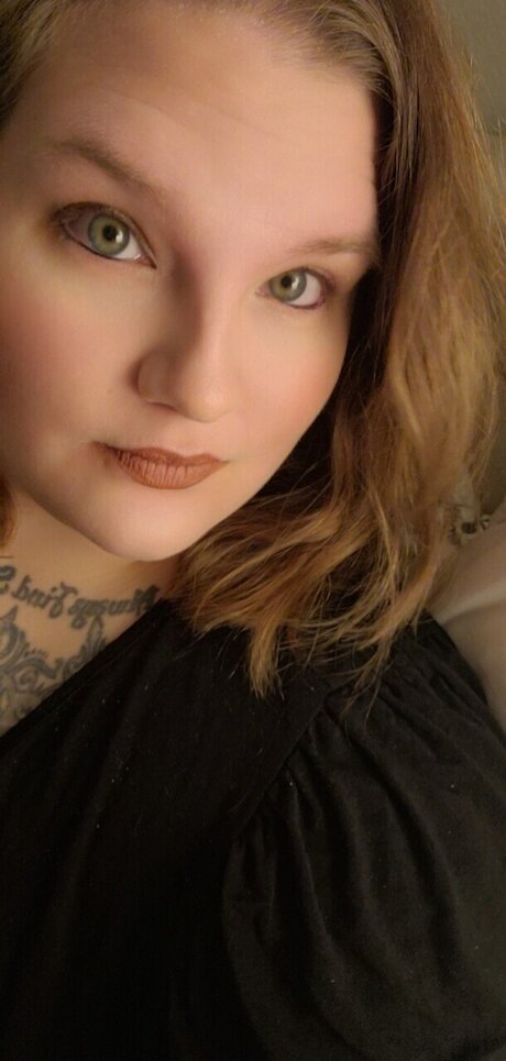 KnottyHooker xxx actress image