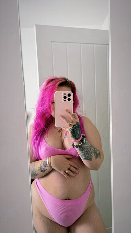 xo MissMai naked pornstar picture