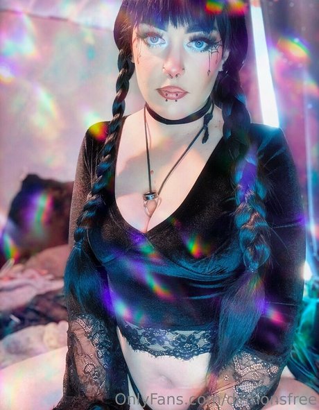 demonsfree model perfect pictures