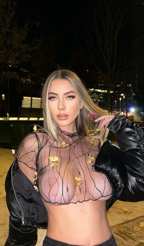 Eva Mentas hot model img