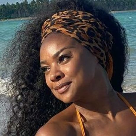 Cris Vianna art model gallery