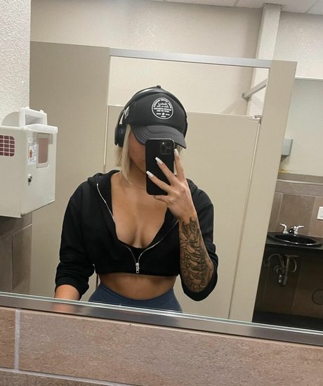 Melanie Doulik naked star img