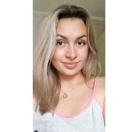 anna bellla pretty pornstar img