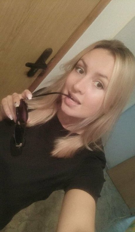 anna bellla adult model photo