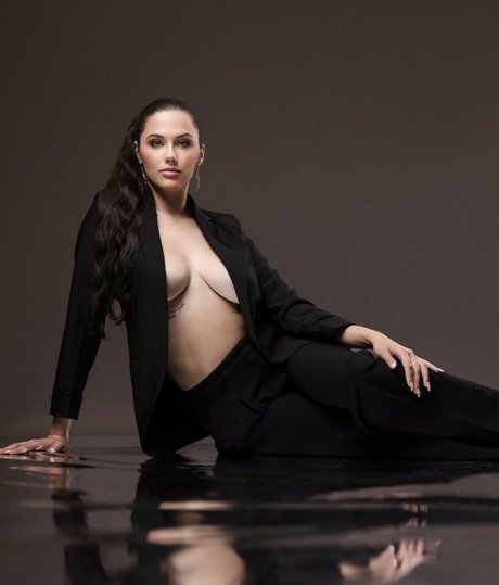 Taysia Lou Eckinger art star pics