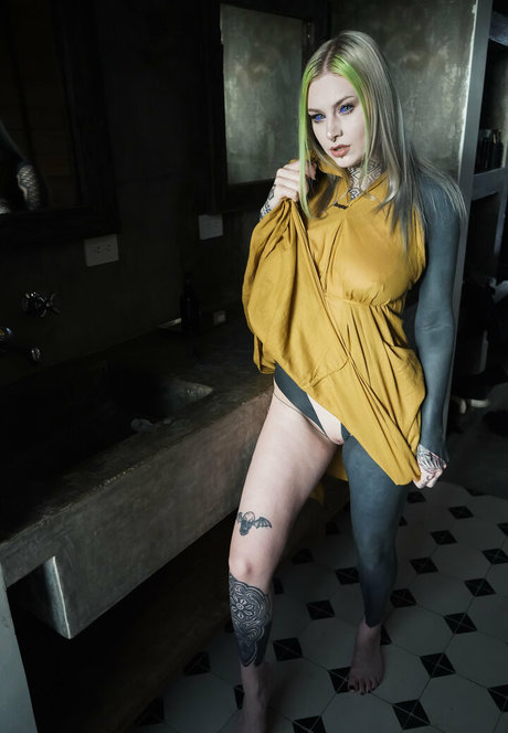 droptopsavage model nude galleries