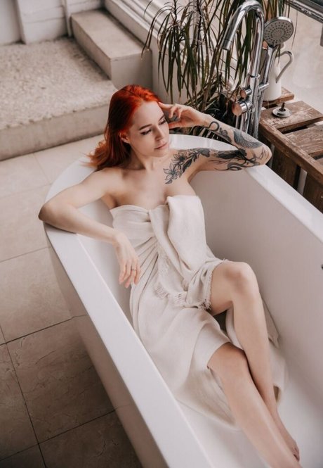 Denly star sexy images