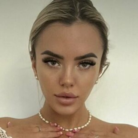 BridgetB hot model pictures