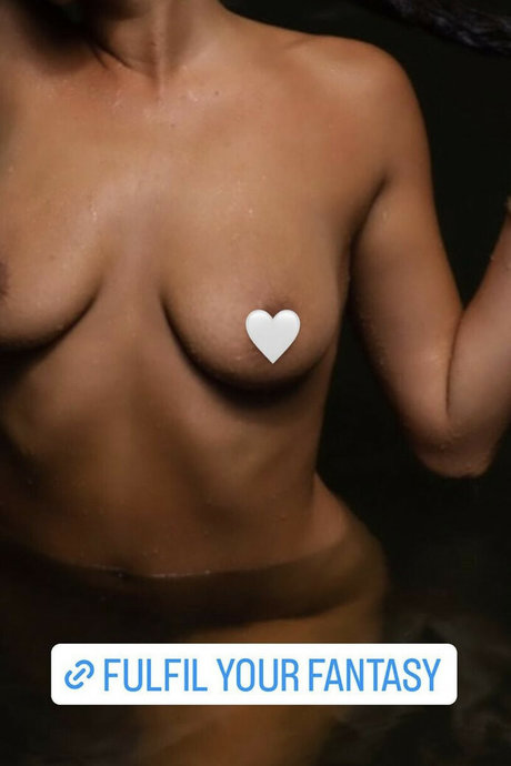 voodoopussaay naked model galleries