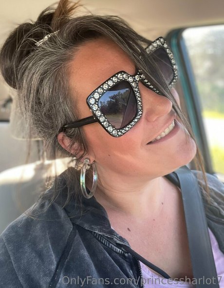 princessharlot7 exclusive model pic