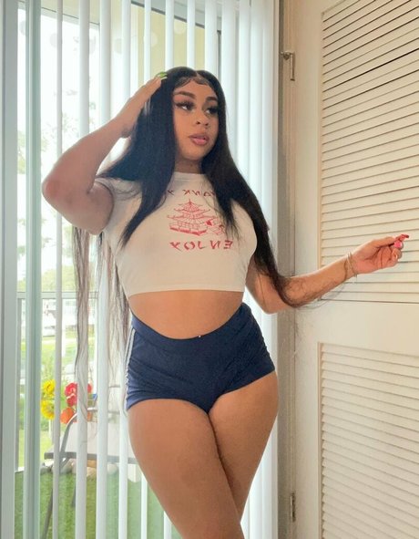 bbygshai naked model image