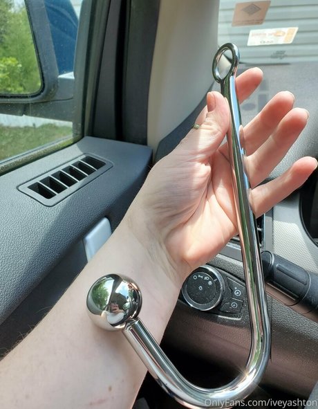 ashtonivey star exclusive photo