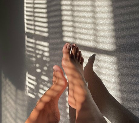 fineislandfeet hot model pics